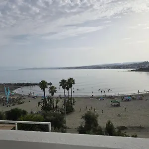 Junto a la playa El Cristo y del Puerto Apartamento Estepona